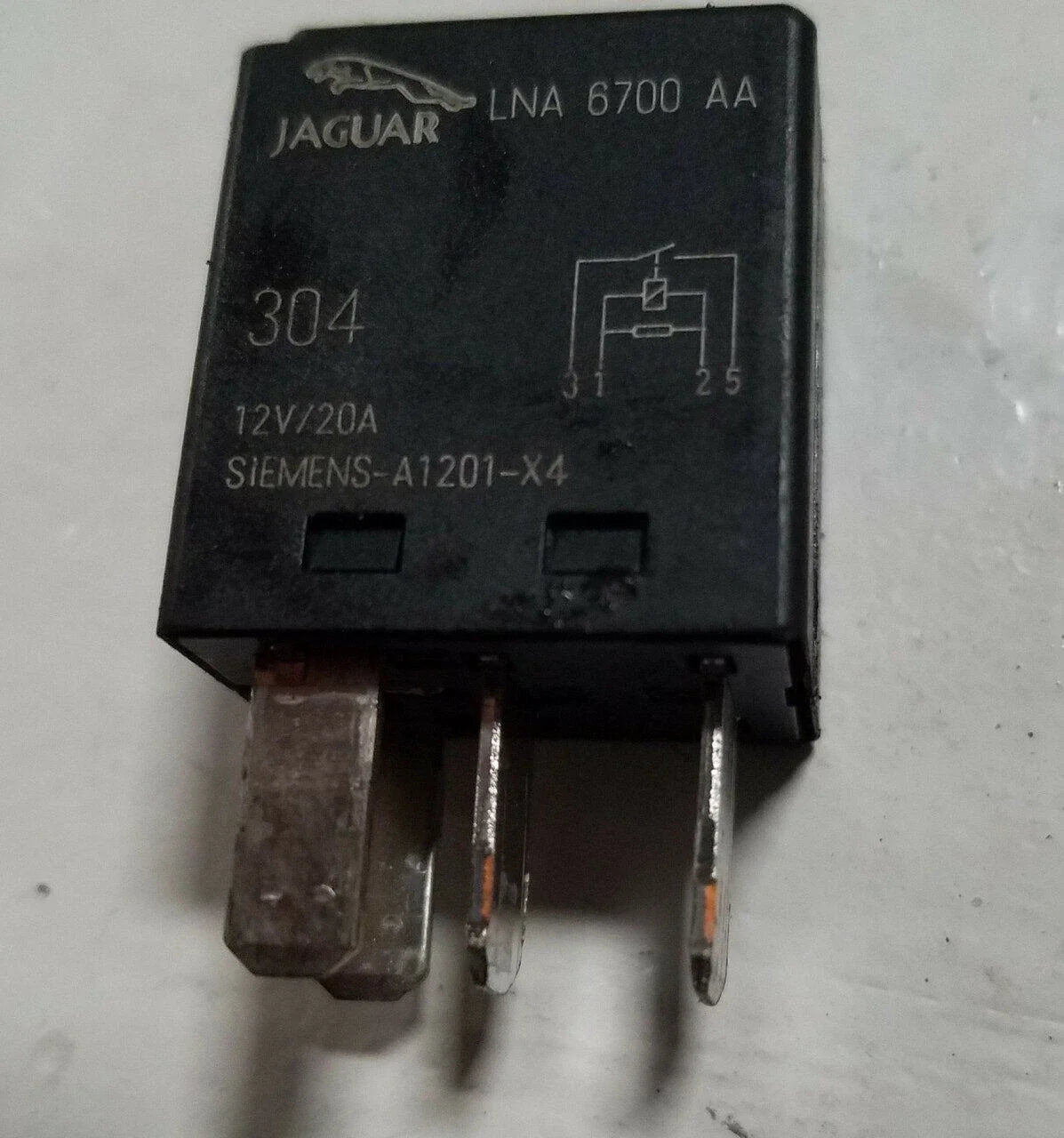 Relay for Jaguar XJ8 XK8 XJR VDP (LNA 6700 AA, SIEMENS-A1201-X4)